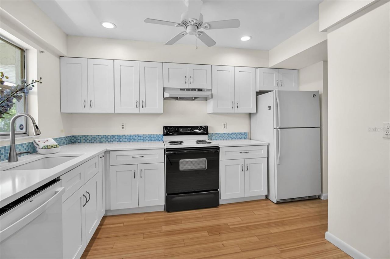 3987 Maceachen Boulevard, Unit 133, Sarasota, FL 34233 Photo