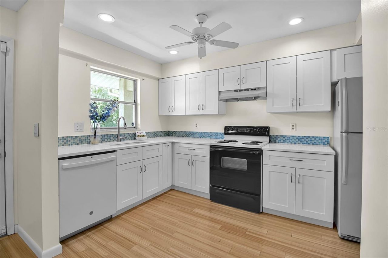 3987 Maceachen Boulevard, Unit 133, Sarasota, FL 34233 Photo