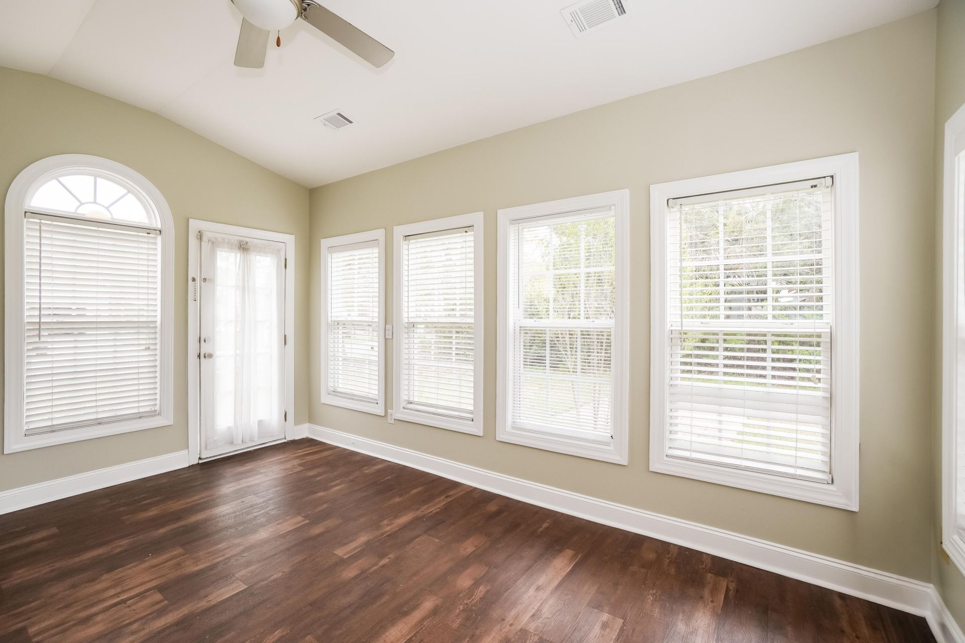 4901 Pineridge Road Photo 16