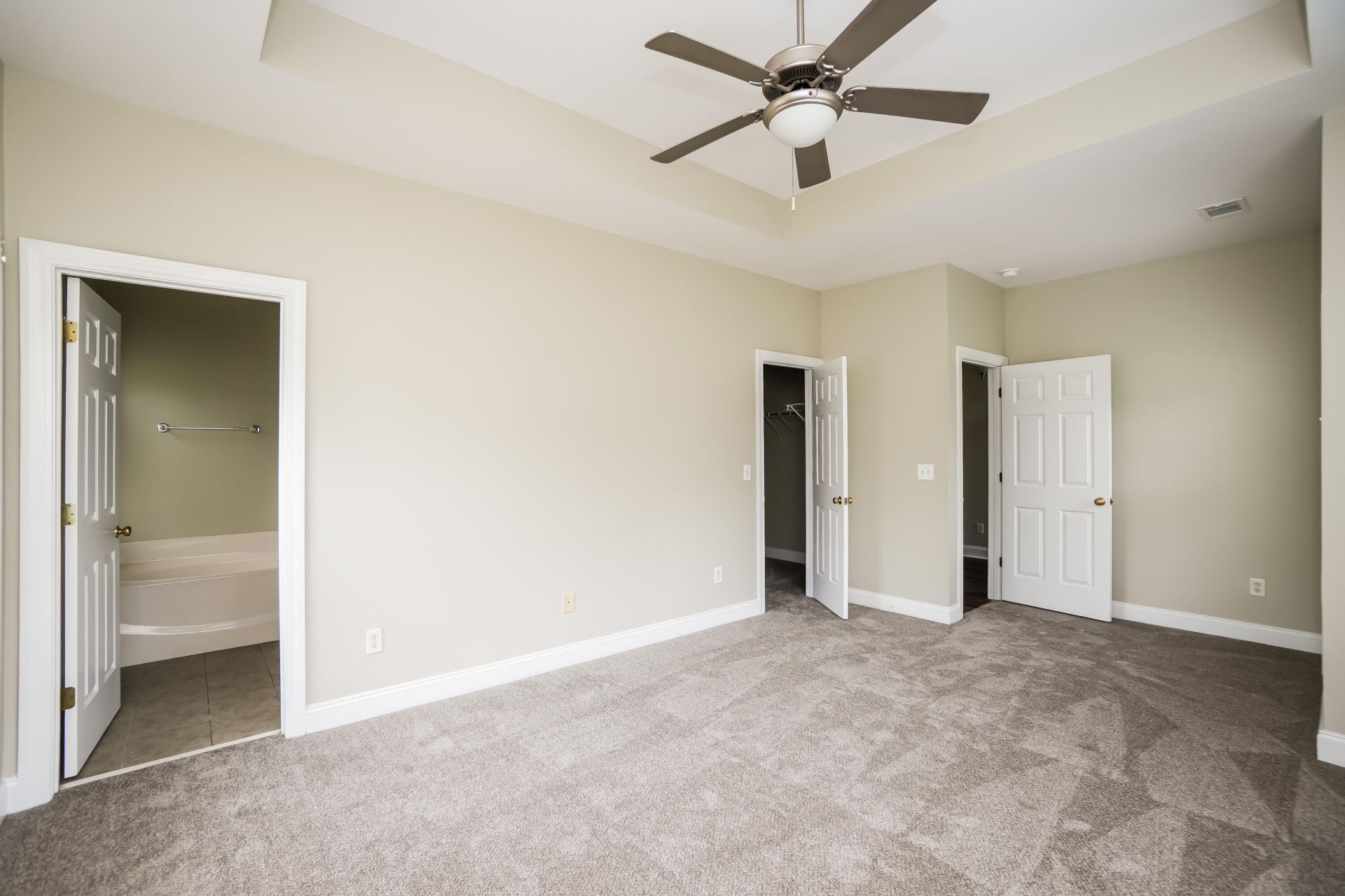 4901 Pineridge Road Photo 4