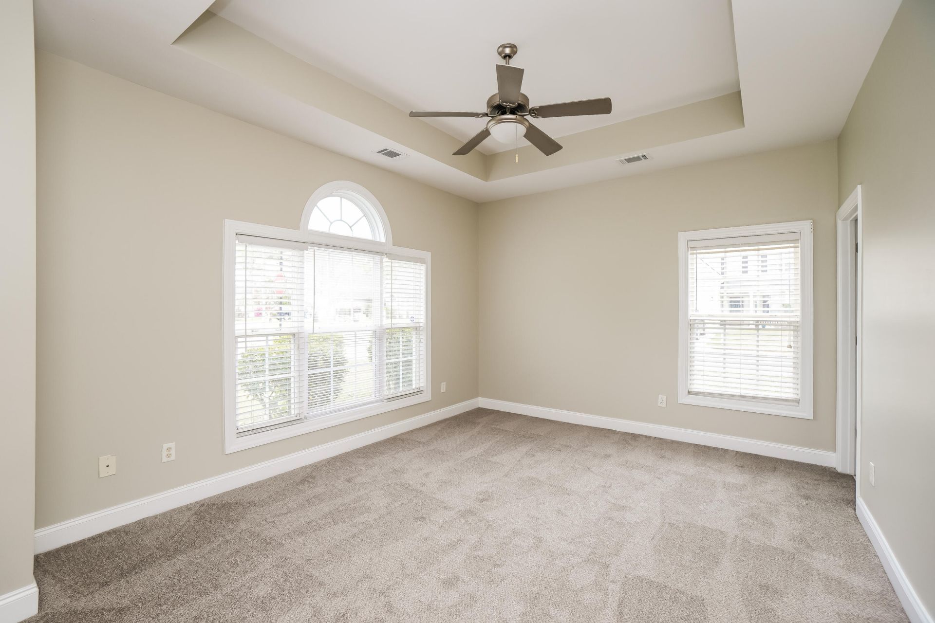 4901 Pineridge Road Photo 5