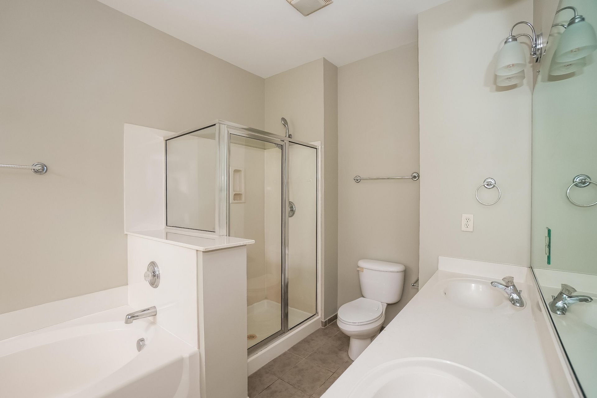 4901 Pineridge Road Photo 6