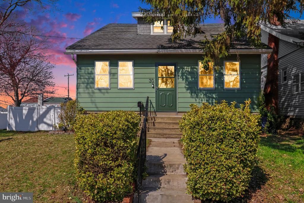 30 W AVON ROAD , BROOKHAVEN, PA 19015