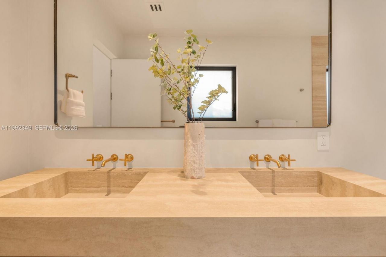 4430 Royal Palm Ave , Miami Beach, FL 33140 Photo