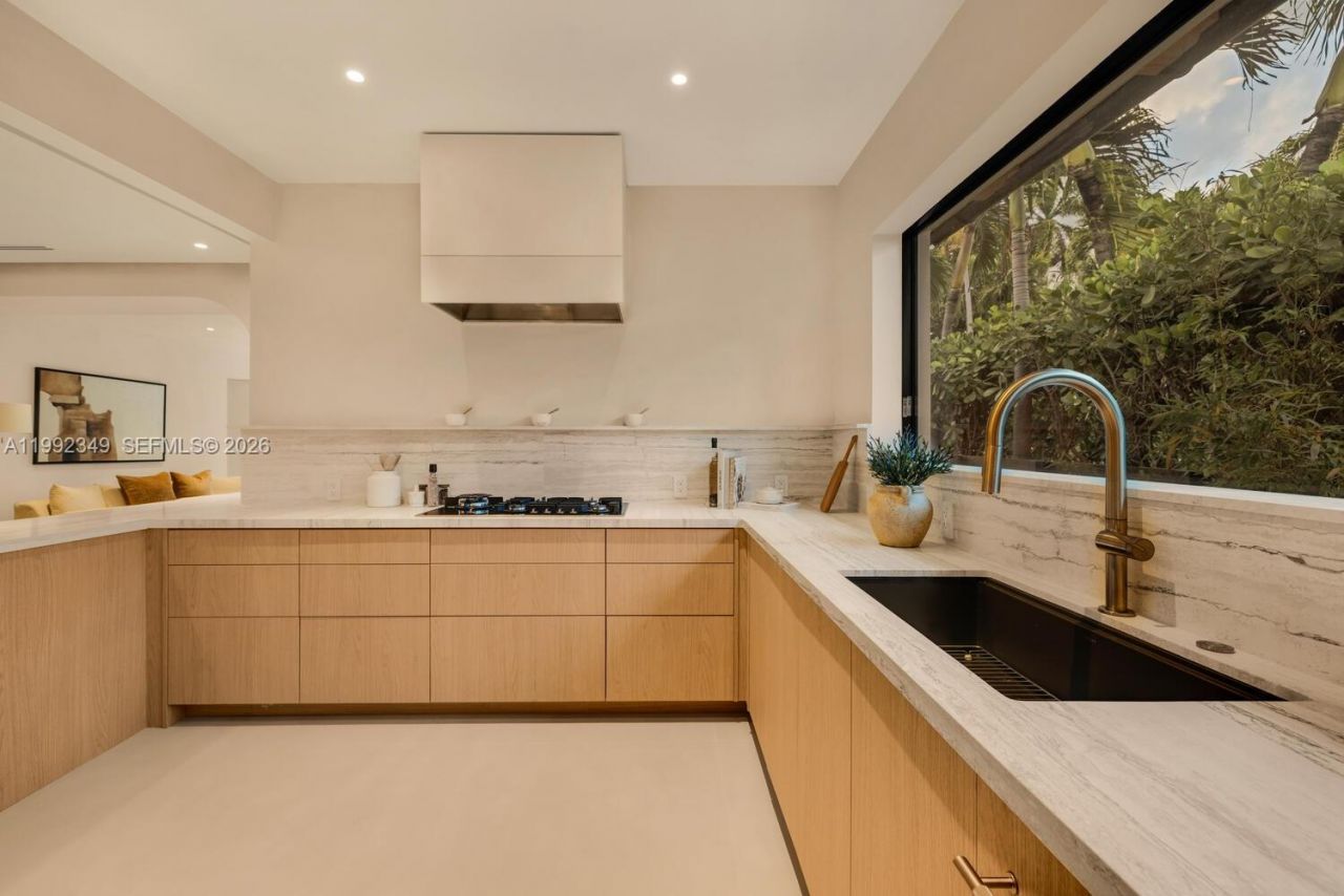 4430 Royal Palm Ave , Miami Beach, FL 33140 Photo