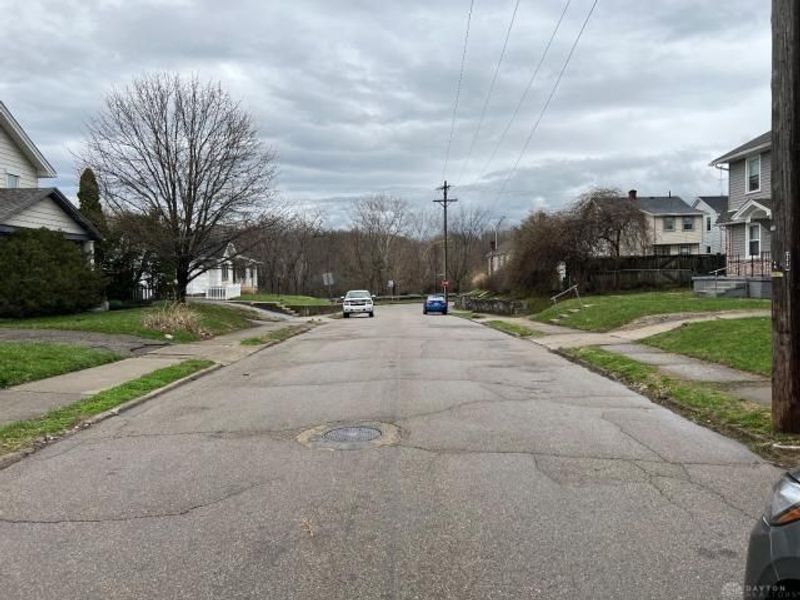 445 Sandhurst Drive, Dayton, OH 45405 Photo 4