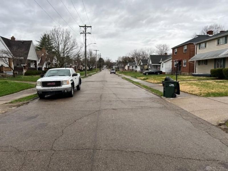 445 Sandhurst Drive, Dayton, OH 45405 Photo 5