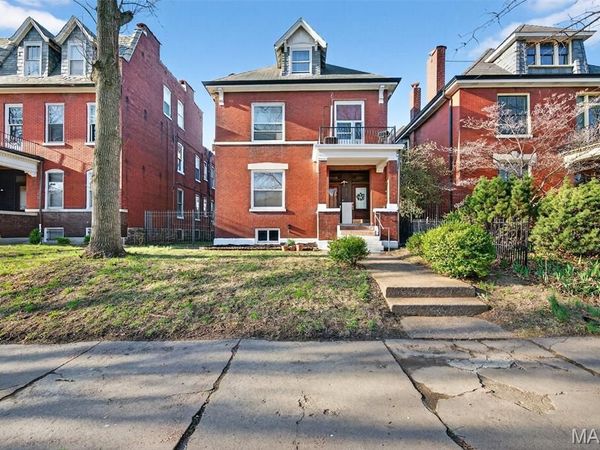 2048 Russell Boulevard, St Louis, MO 63104