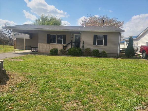 513 S Allen Street , Bernie, MO 63822