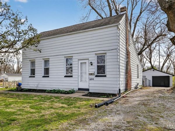 600 S 29th Street , Belleville, IL 62226