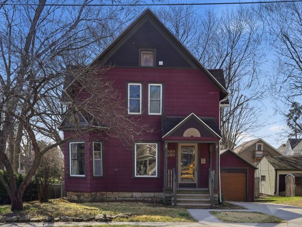 304 W Chamberlin Street , Dixon, IL 61021