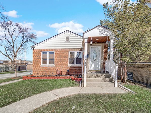 6056 W Fletcher Street , Chicago, IL 60634