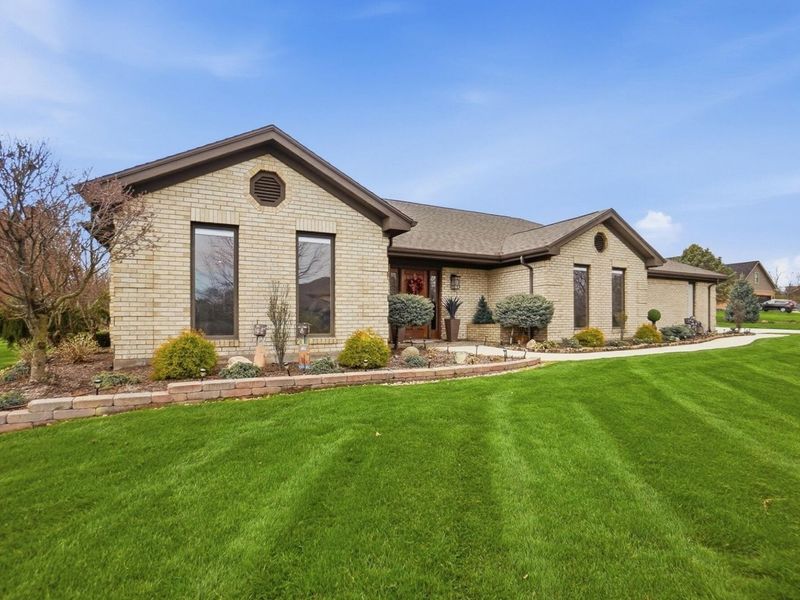 610 Stonecress Drive, Tipp City, OH 45371 Photo 2