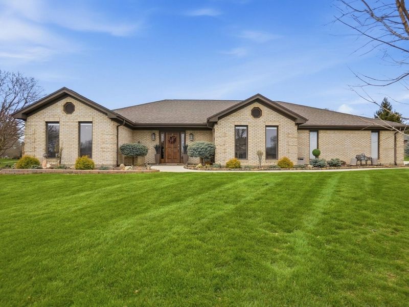 610 Stonecress Drive, Tipp City, OH 45371 Photo 3