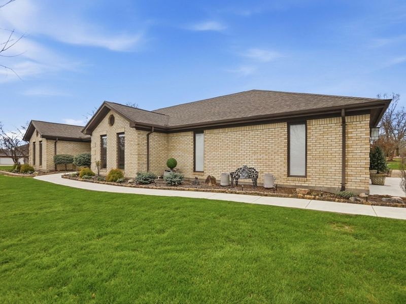 610 Stonecress Drive, Tipp City, OH 45371 Photo 4