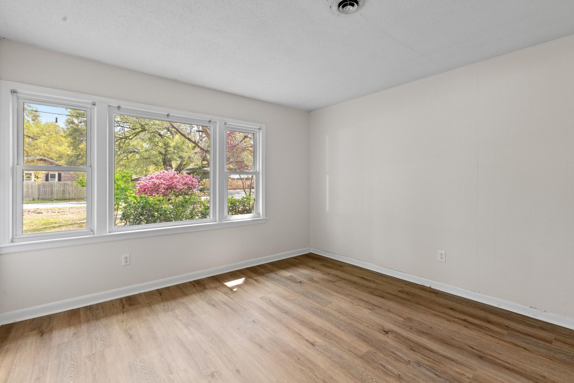 125 Matheny Drive Photo 5