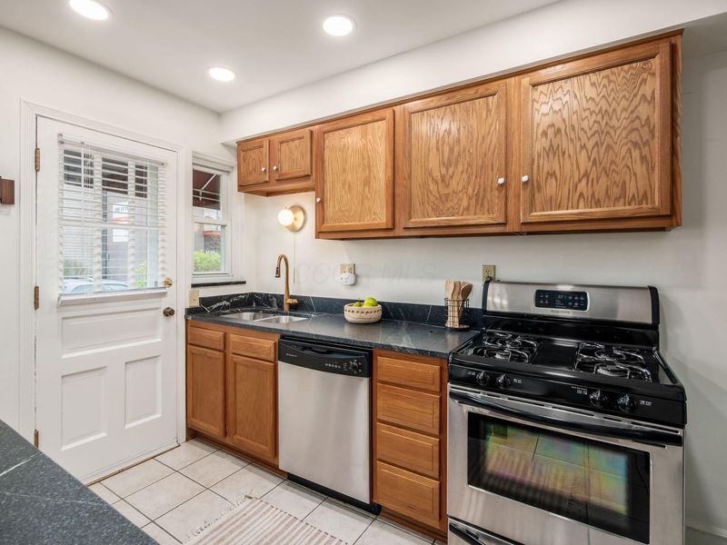 1691 Northwest Boulevard, Columbus, OH 43212 Photo 13