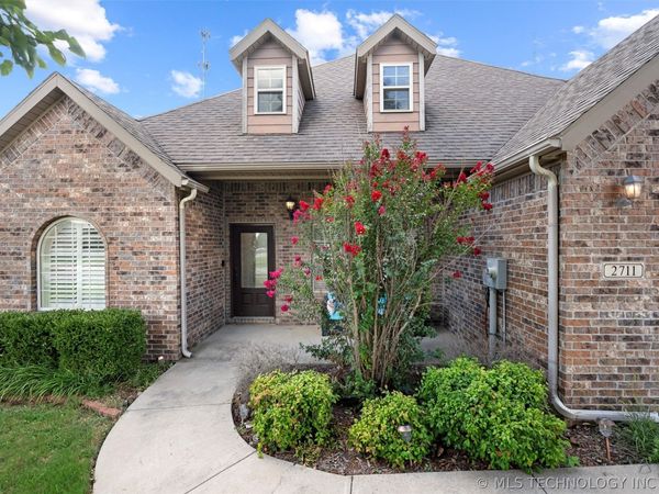 2711 Churchill Drive , Bartlesville, OK 74006