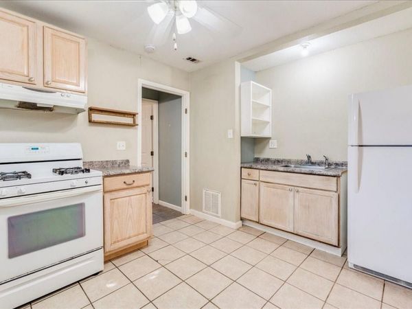 609 Cottonwood ST , Unit B, Lockhart, TX 78644