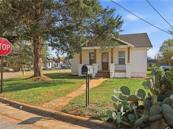 621 E A Street, Newton, NC 28658