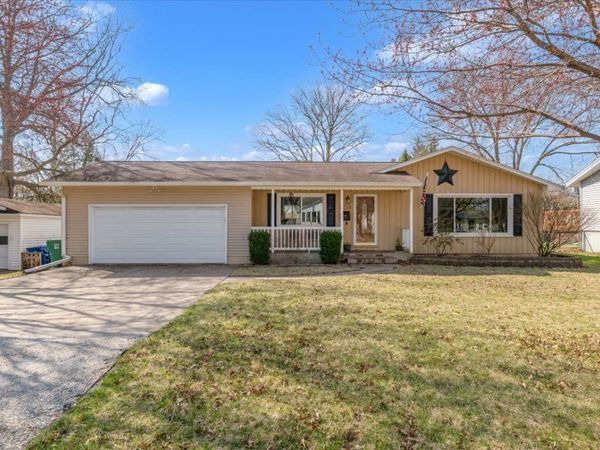 5332 31st Avenue Court , Moline, IL 61265