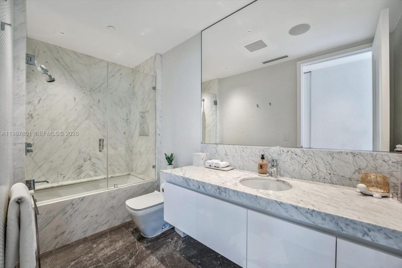 17901 Collins Ave , Unit 404, Sunny Isles Beach, FL 33160 Photo