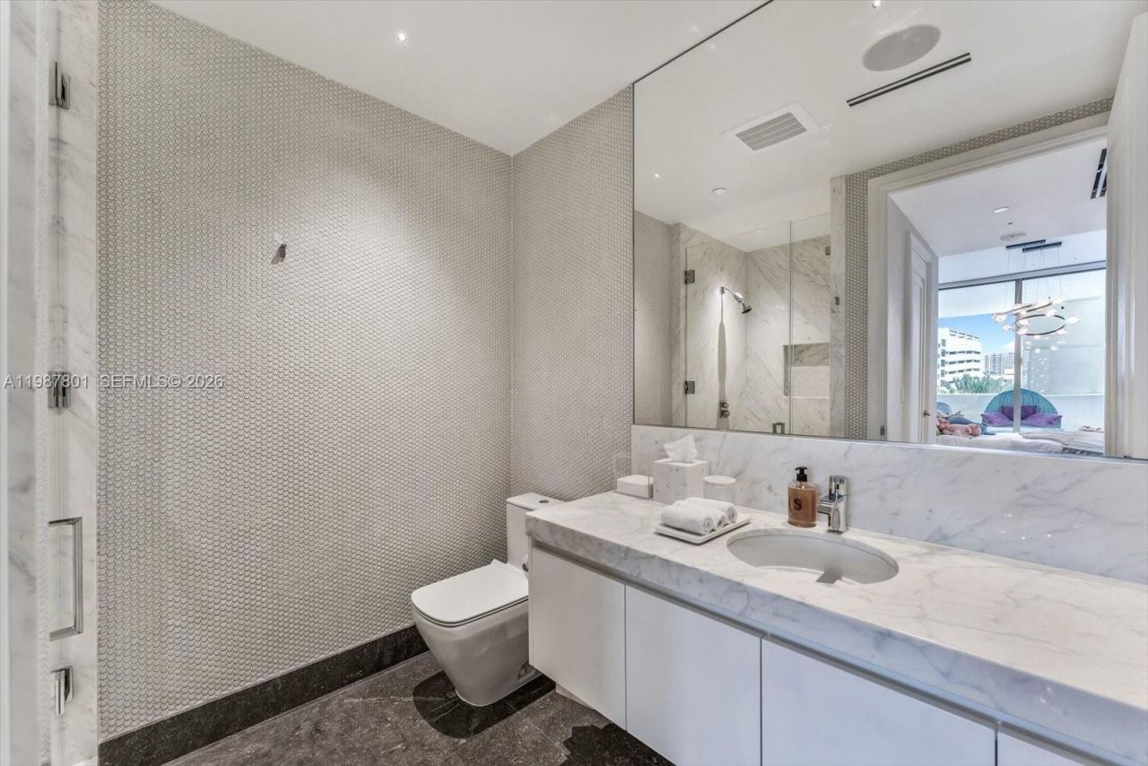 17901 Collins Ave , Unit 404, Sunny Isles Beach, FL 33160 Photo