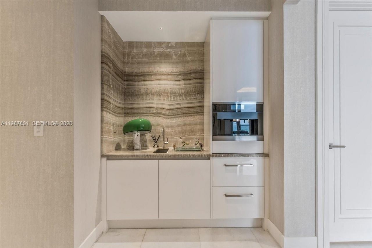 17901 Collins Ave , Unit 404, Sunny Isles Beach, FL 33160 Photo