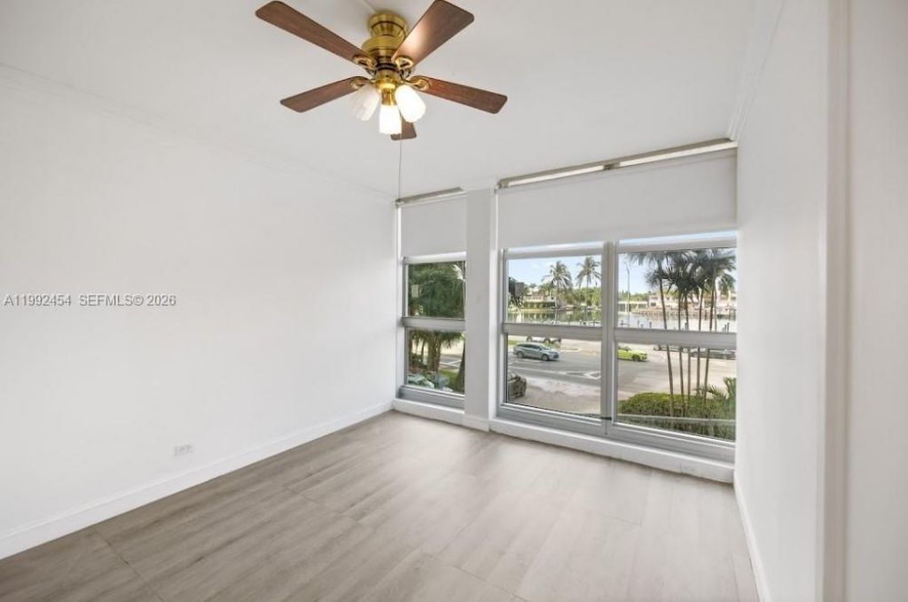 5055 Collins Ave , Unit 2K, Miami Beach, FL 33140 Photo