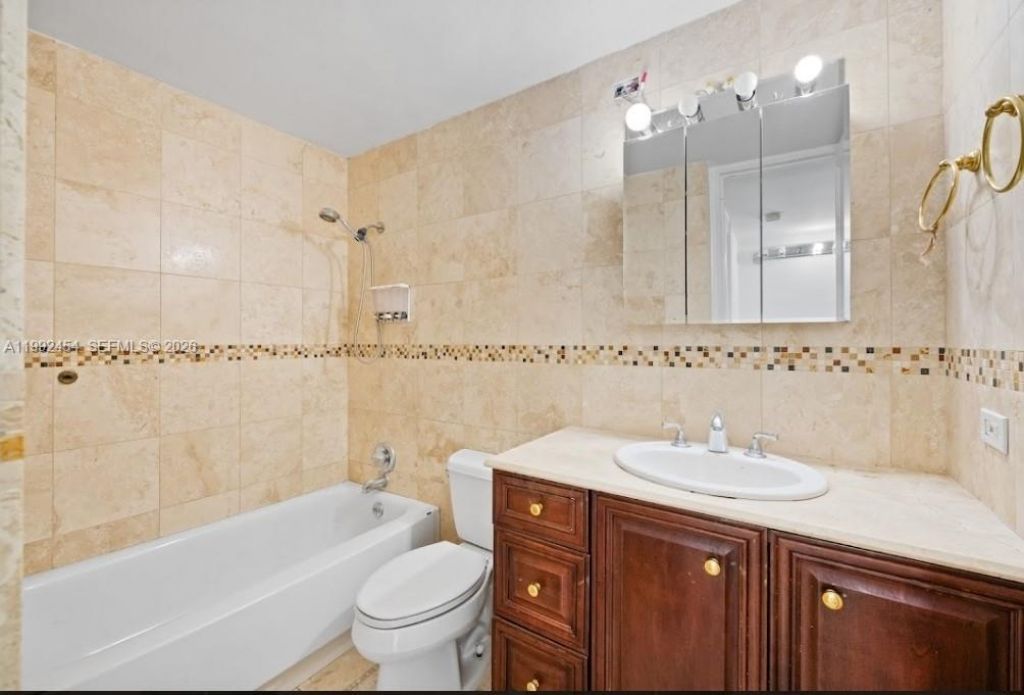 5055 Collins Ave , Unit 2K, Miami Beach, FL 33140 Photo