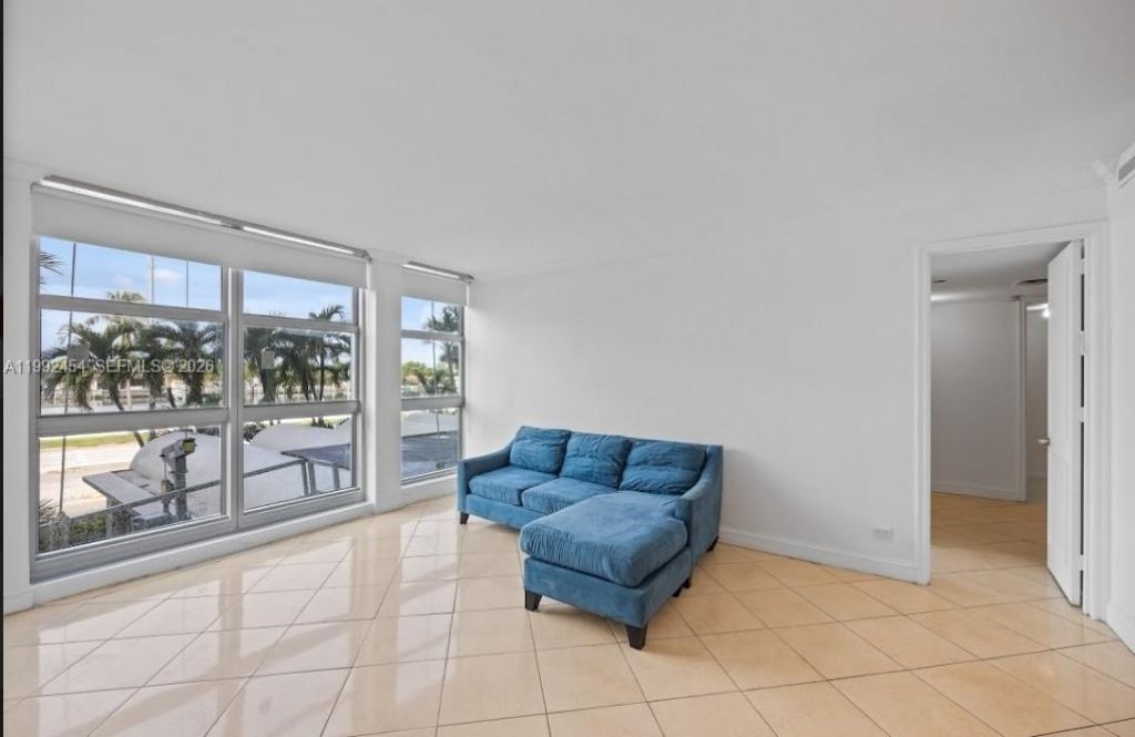 5055 Collins Ave , Unit 2K, Miami Beach, FL 33140 Photo