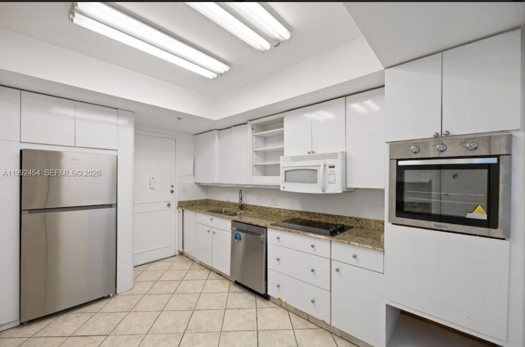 5055 Collins Ave , Unit 2K, Miami Beach, FL 33140 Photo