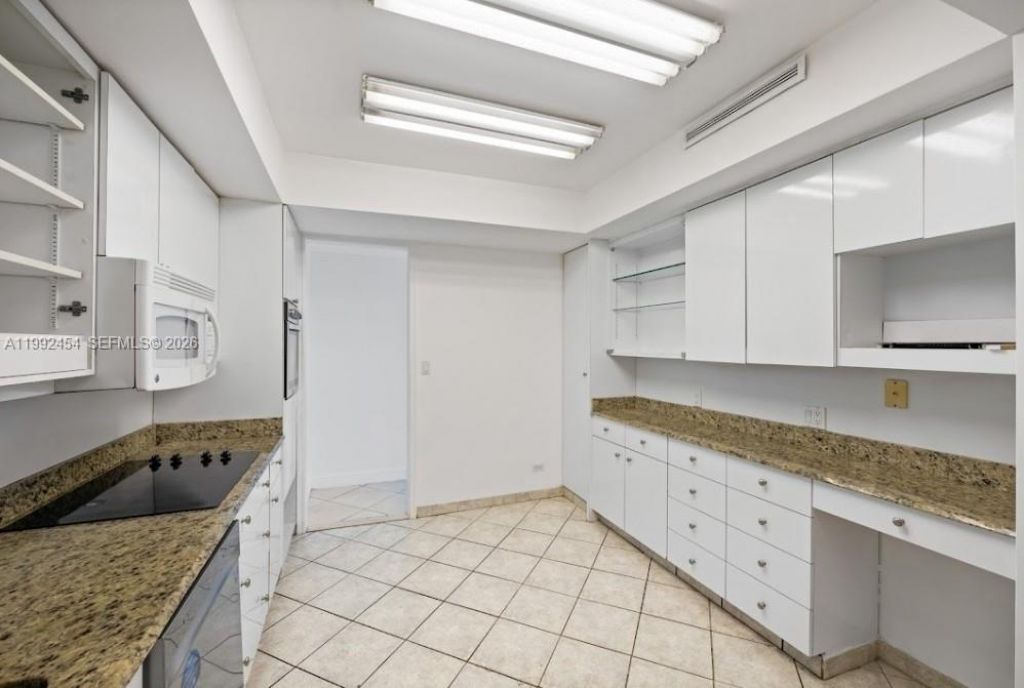 5055 Collins Ave , Unit 2K, Miami Beach, FL 33140 Photo