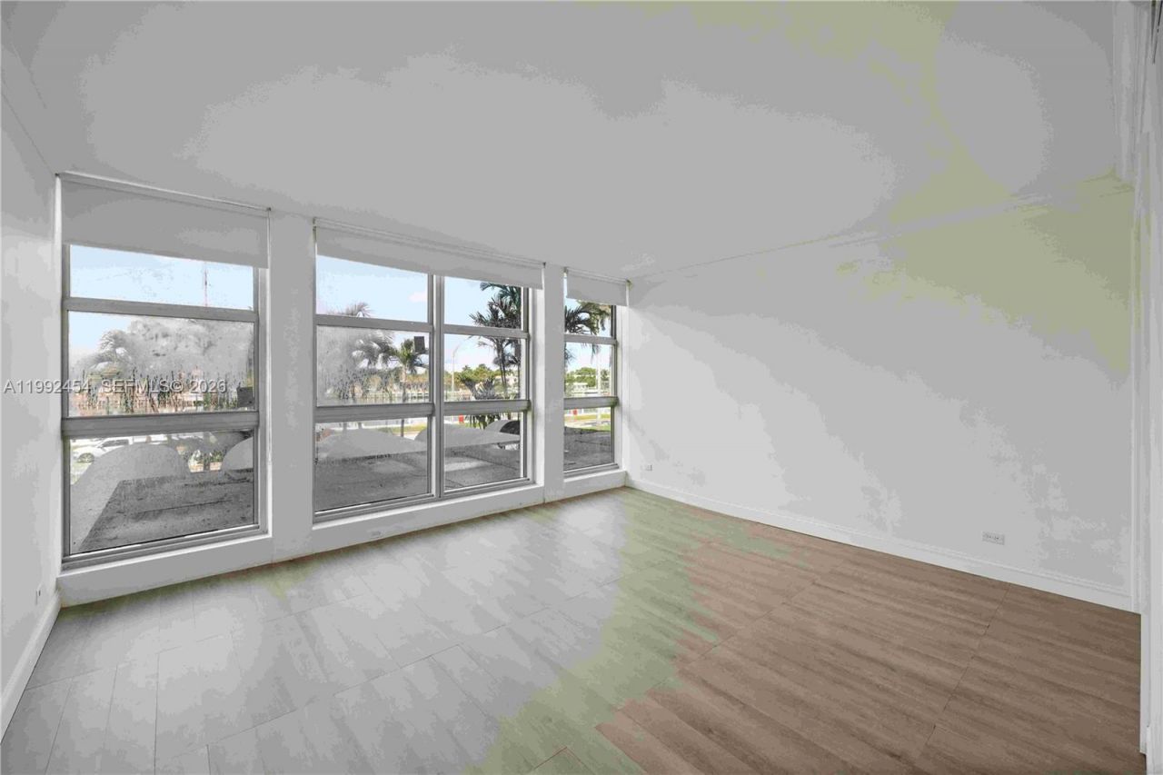 5055 Collins Ave , Unit 2K, Miami Beach, FL 33140 Photo