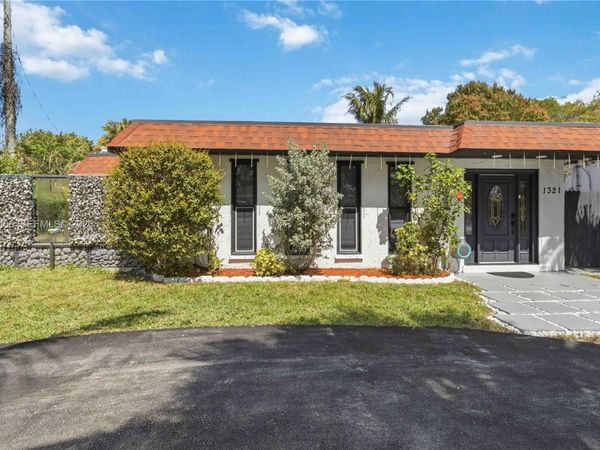 1321 NE 148th St, Miami, FL 33161