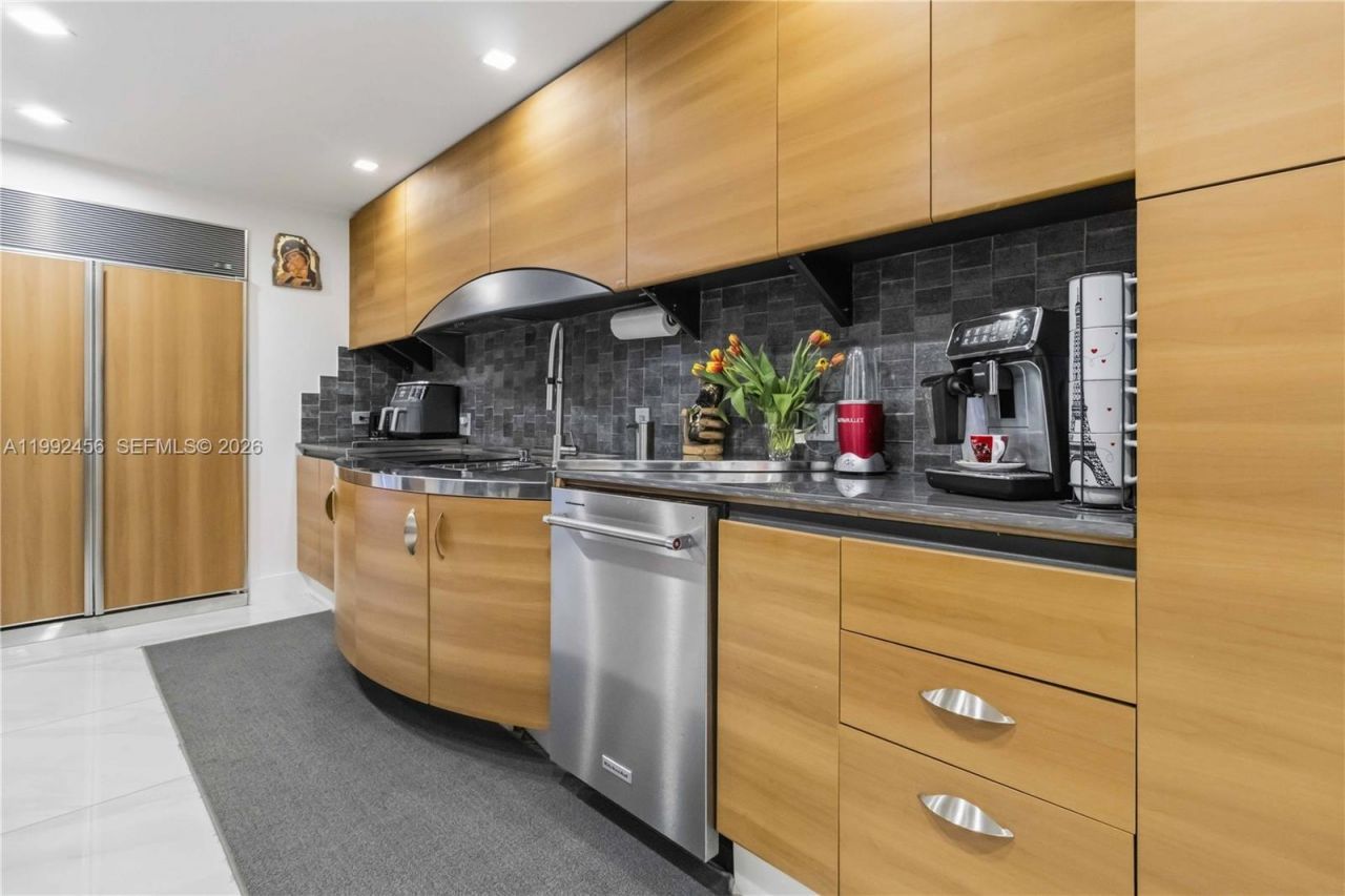 1321 NE 148th St, Miami, FL 33161 Photo