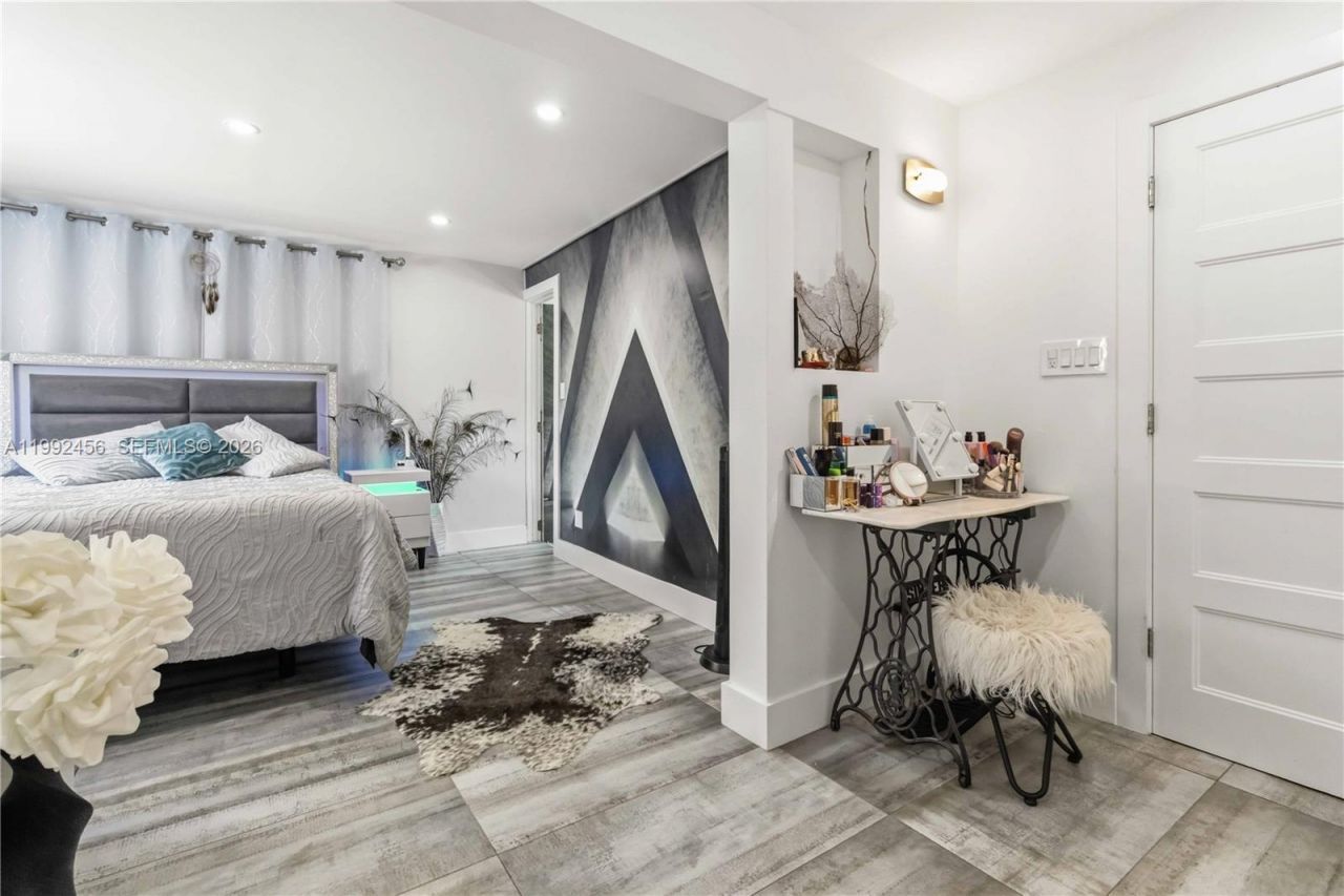 1321 NE 148th St, Miami, FL 33161 Photo