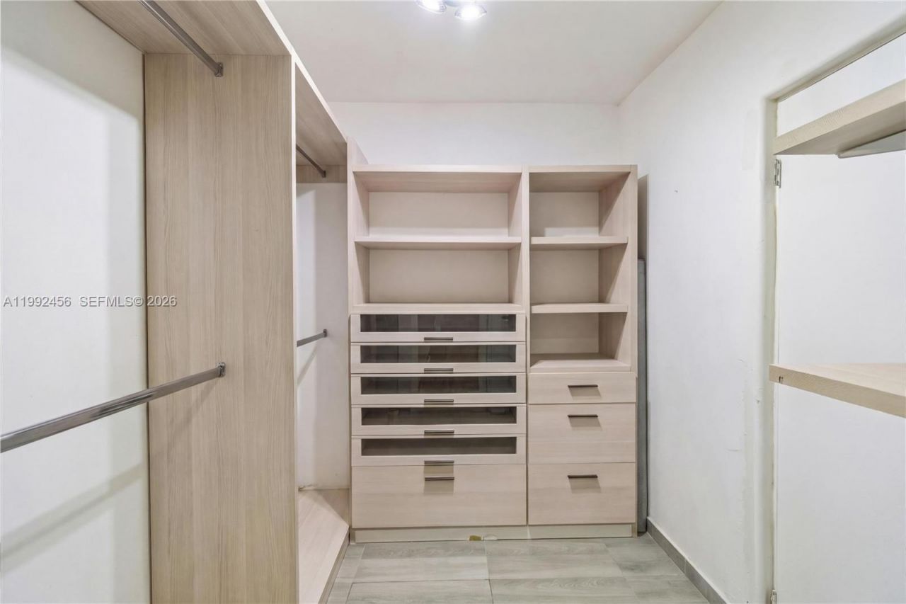 1321 NE 148th St, Miami, FL 33161 Photo