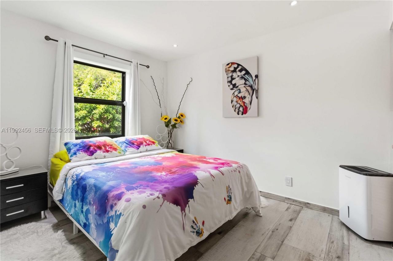 1321 NE 148th St, Miami, FL 33161 Photo