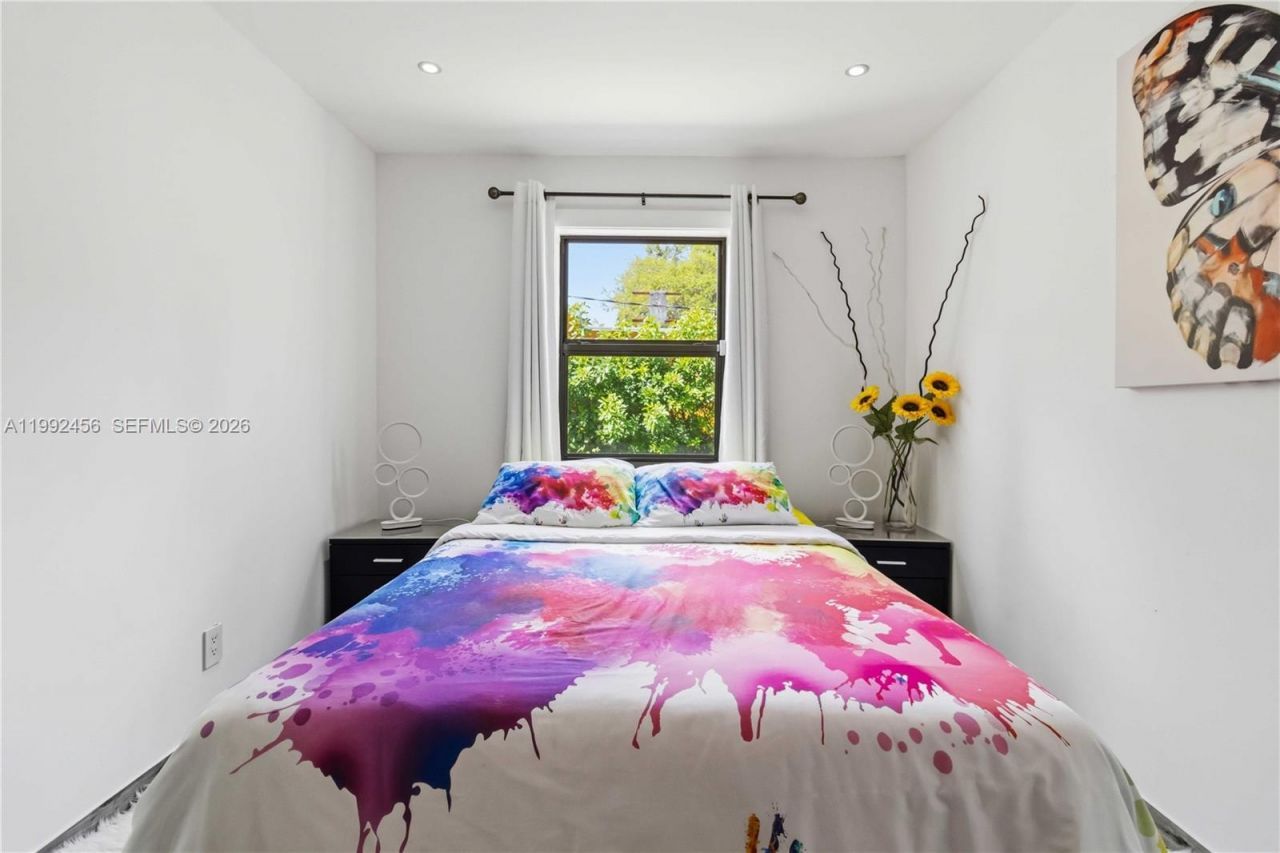 1321 NE 148th St, Miami, FL 33161 Photo