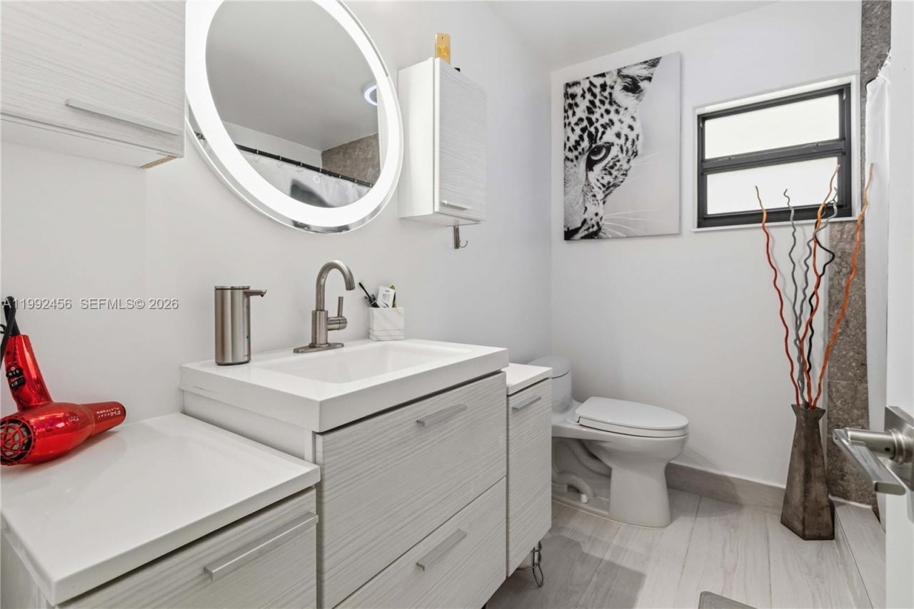 1321 NE 148th St, Miami, FL 33161 Photo