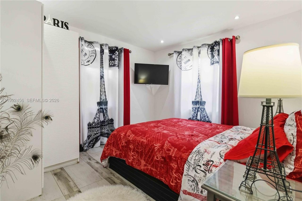 1321 NE 148th St, Miami, FL 33161 Photo