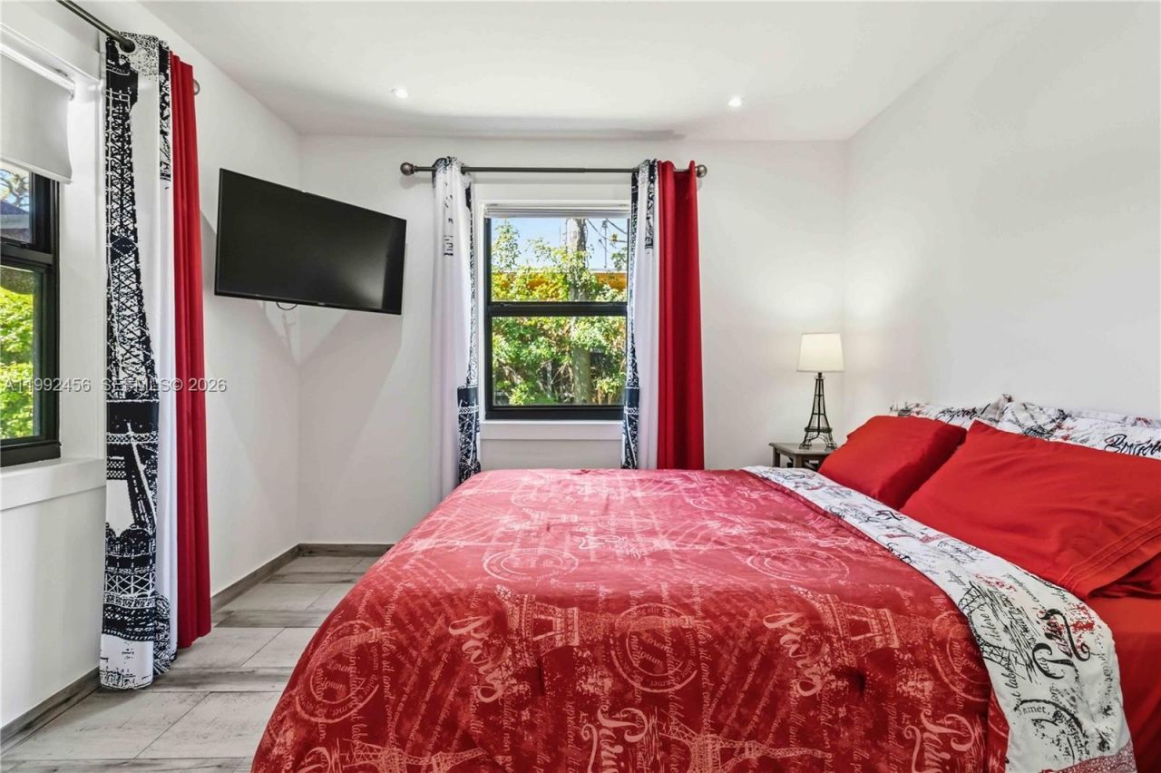 1321 NE 148th St, Miami, FL 33161 Photo