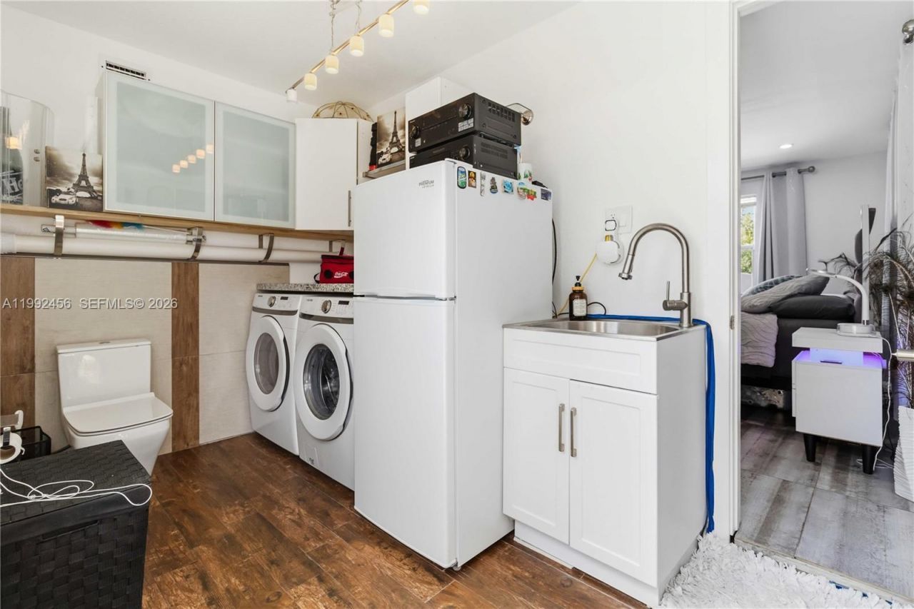 1321 NE 148th St, Miami, FL 33161 Photo