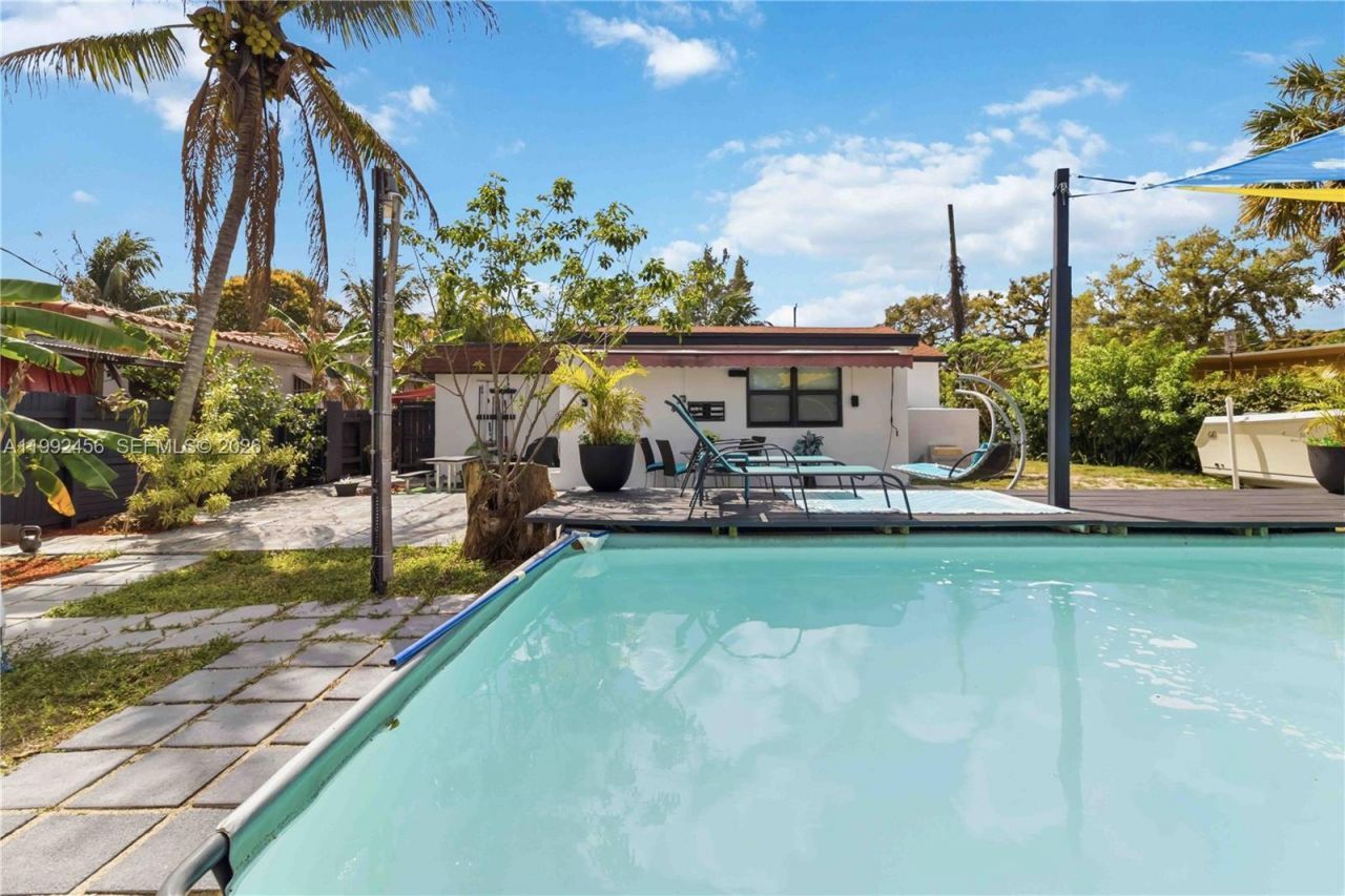 1321 NE 148th St, Miami, FL 33161 Photo