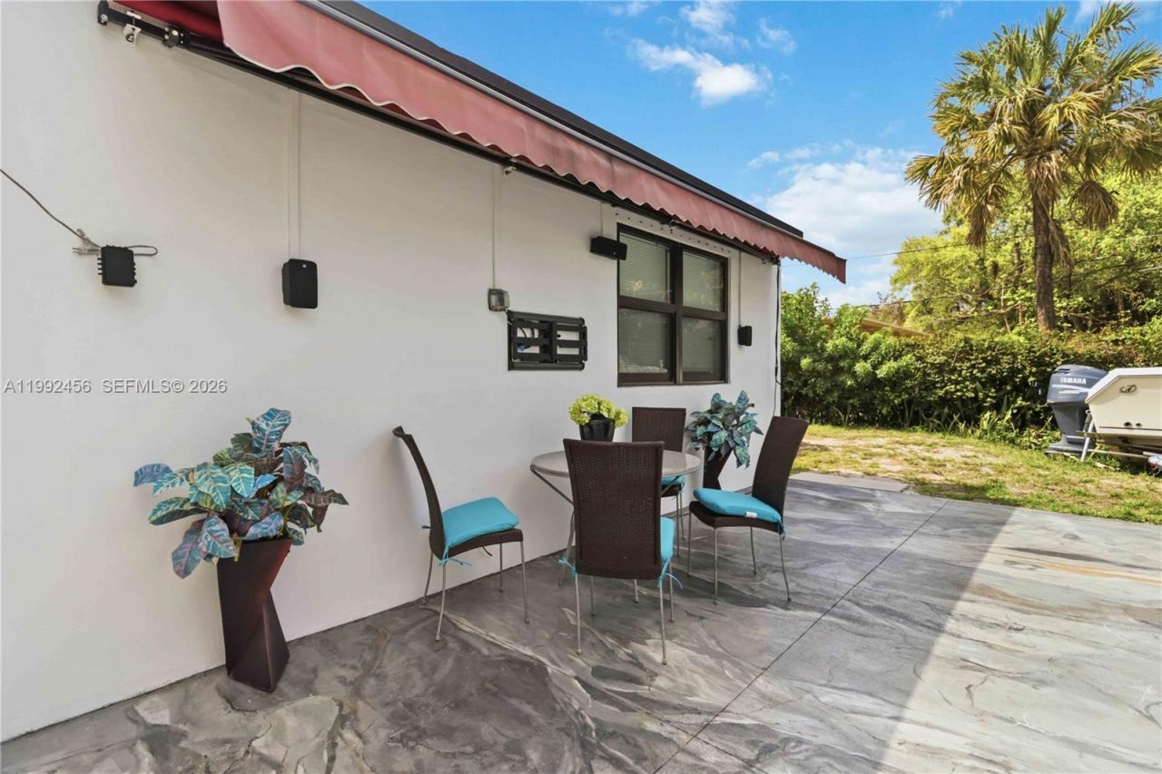 1321 NE 148th St, Miami, FL 33161 Photo