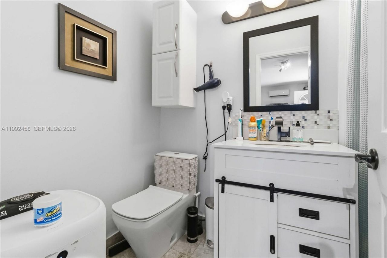 1321 NE 148th St, Miami, FL 33161 Photo