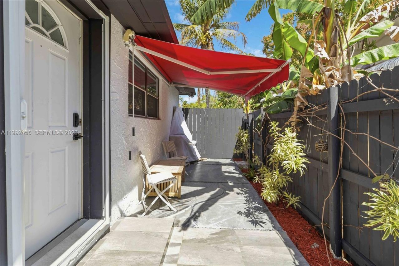 1321 NE 148th St, Miami, FL 33161 Photo