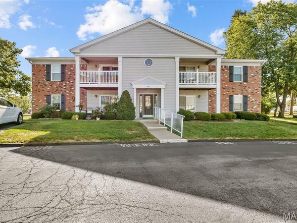 35 Berview Circle, Unit E, St Louis, MO 63129