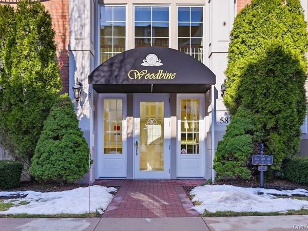 369 Trotting Lane , Westbury, NY 11590